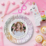 Moderne pastellfarbene Regenbogen-Rosa Foto Geburt Pappteller<br><div class="desc">Moderne zeitgenössische Foto Geburtstagsparty Dekor Papier Teller. Mit Platz für Foto und Information . Moderne mädchenhafte Rosa,  Pur[pur,  aquamarin,  blau,  grün,  orange,  gelb pastellfarbene Regenbogen und Weiß können auf Ihren Stil angepasst werden.</div>