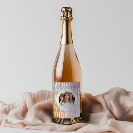 Moderne pastellfarbene Regenbogen-Rosa Foto Geburt Weinetikett