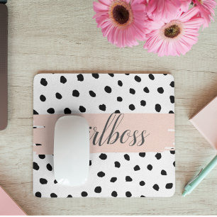 Moderne Pastellrosa Chefin mit schwarzen Punkten Mousepad