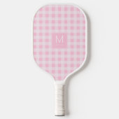 Moderne Pastellrosa Gingham-Monogramm Etabliert Pickleball Schläger (Vorderseite)