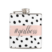 Moderne pastellrosa Girl Boss & Black Dots Flachmann (Vorderseite)
