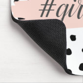 Moderne pastellrosa Girl Boss & Black Dots Mousepad (Ecke)