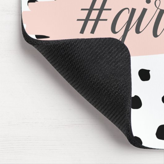 Moderne pastellrosa Girl Boss & Black Dots Mousepad (Ecke)