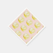Moderne pastellrosa und gelbe Zitronen Muster Serviette (Ecke)