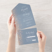 Moderne Peach Glitzer Dusty Blue Wedding All In One Einladung (Abreißen)