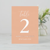Moderne Peach Wedding Tischnummer Rose Gold (Stehend vorne)