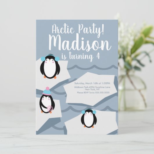 Moderne Penguin Ice Winter Geburtstagseinladung Einladung (Stehend Vorderseite)