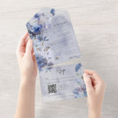 Moderne Periwinkle Blue Wildblumen QR Code All In One Einladung (Abreißen)