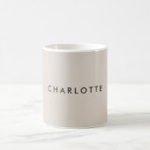Moderne personalisierte Beige-Kaffeetasse mit Name Kaffeetasse (Mittel)