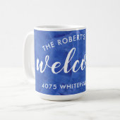 Moderne personalisierte Kaffeetasse in Navyblau (Vorderseite Links)