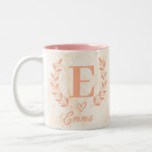 Moderne Personalisierte Rosa Marmorform Name & Lie Zweifarbige Tasse (Links)