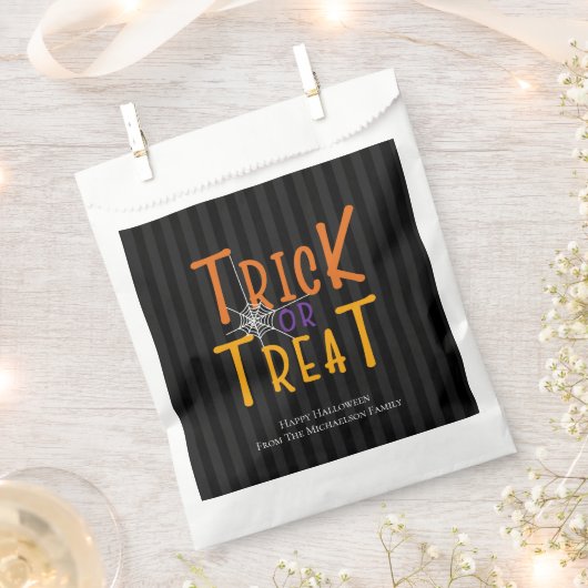 Moderne Personalisierte Trick- oder Treatongram Geschenktütchen (Ausgeschnitten)