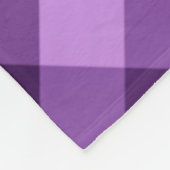 Moderne Pflaume Lila Karierte große Fleecedecke (Ecke)