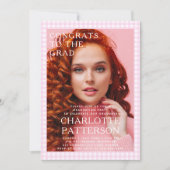 Moderne Pink Gingham Foto Graduation Party Einladung (Vorderseite)