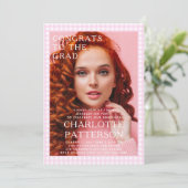 Moderne Pink Gingham Foto Graduation Party Einladung (Stehend Vorderseite)
