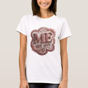 Moderne Pink ME EST 1977 Slogan-Design T-Shirt