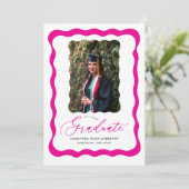 Moderne Pink Script Foto Graduation Party Einladung (Stehend Vorderseite)