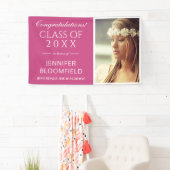 Moderne Pink White Foto Abschluss CLASS OF 2025 Banner (Insitu)