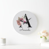 Moderne pinke Boho-Mädchen-Blumeninitiale A Große Wanduhr (Zuhause)