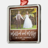 Moderne Pinselschrift Rustikales Holz Verheiratet  Ornament Aus Metall (Links)