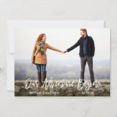 Moderne Pinselschrift Unser Abenteuer beginnt Foto Save The Date (Vorderseite)