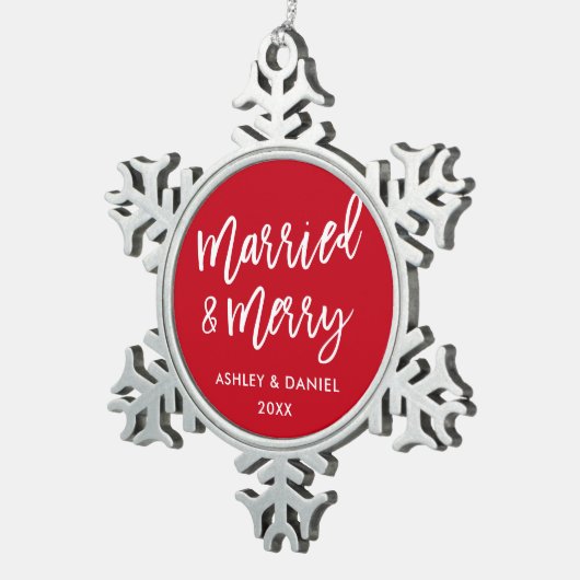 Moderne Pinselschrift Verheiratet & Merry Wedding Schneeflocken Zinn-Ornament (Rechts)