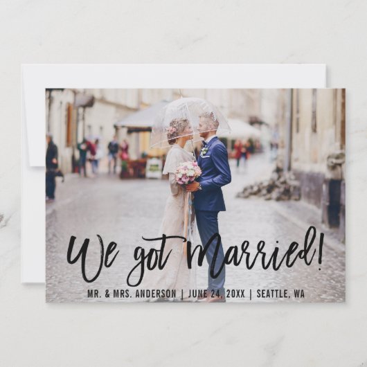 Moderne Pinselschrift Wir Got Verheiratet Mr. und Ankündigung (Vorderseite)