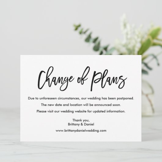 Moderne Pinselskriptänderung von Plänen für Hochze Save The Date (Stehend Vorderseite)