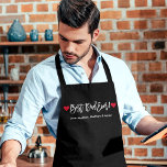 Moderne Pinselskripte Herz für besten Vater aller  Schürze<br><div class="desc">Modern Brush Script Bester Vater Jede Schürze mit Rotem Herzen - Schwarz oder wählen Sie die Hintergrundfarbe</div>