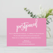 Moderne Pinselskripte Hochzeit Pink Card verzögert Save The Date (Stehend Vorderseite)