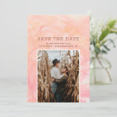 Moderne Pinselstriche in Rosa Save The Date (Stehend Vorderseite)