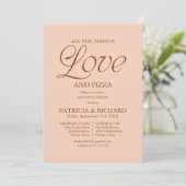 Moderne Pizza-Hochzeitsprobe Soft Peach Einladung (Stehend Vorderseite)