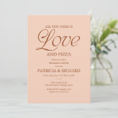 Moderne Pizza-Hochzeitsprobe Soft Peach Einladung (Stehend Vorderseite)