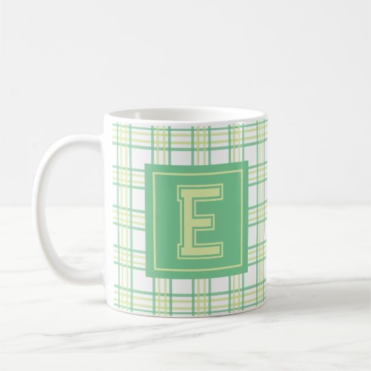 Moderne Preppy-Kariert-Grün-Limonen-Varsity-Monogr Kaffeetasse (Links)