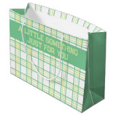 Moderne Preppy-Karomuster in grüner Limette Große Geschenktüte (Rückseite Schrägansicht)