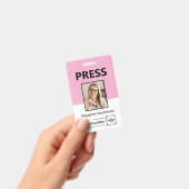 Moderne Presse-ID-Ausweis mit Foto und QR-Code Ausweis (Handheld)