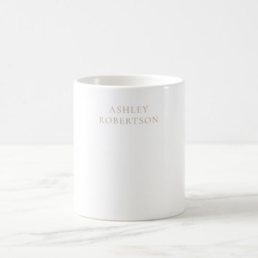 Moderne professionelle minimalistische eigene Name Kaffeetasse (Mittel)