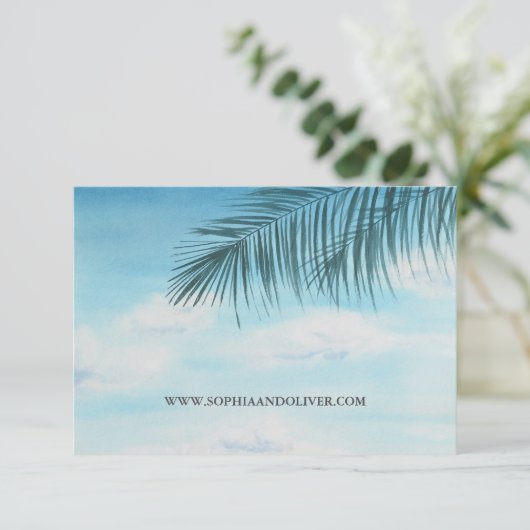 Moderne QR Code Ocean Blue Beach Wedding RSVP Card (Stehend Vorderseite)