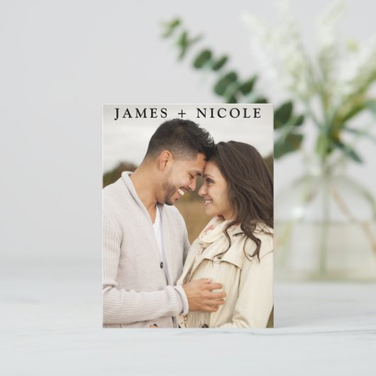 Moderne QR Code Scannable Wedding Save the Date Postkarte (Stehend Vorderseite)