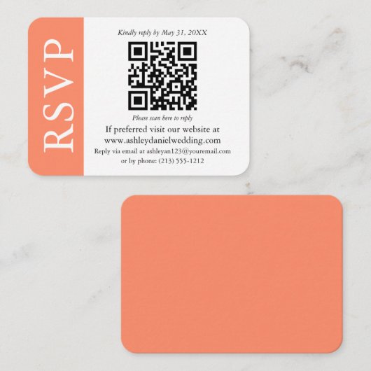 Moderne QR Hochzeit RSVP Korallen und Weiß Begleitkarte (Vorne/Hinten)