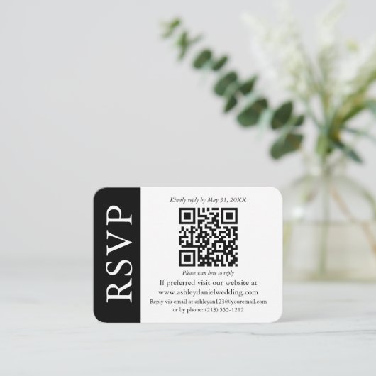 Moderne QR Hochzeit RSVP Schwarz-Weiß Begleitkarte (Stehend Vorderseite)