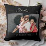 Moderne Rahmen | Familie ist alles Foto Gold Kissen<br><div class="desc">Dieses elegante Foto-Wurfkissen mit modernem Familienkuppeln besticht durch Ihr liebstes Foto in einem vergoldeten Rahmen neben Ihrem individuelle Name und einem schwarzen Datum. Gutes Geschenk für den Urlaub,  Muttertag oder Valentine!</div>