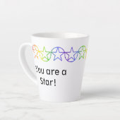 Moderne Rainbow Star Personalisierte Latte Tasse (Linke Ecke)