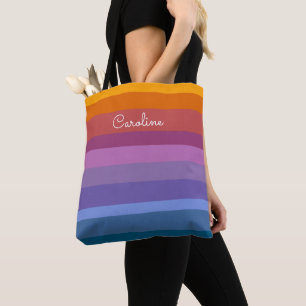 Moderne Rainbow Stripes Personalisierter Name in S Tasche