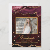 Moderne Red Marble Agate Graduation Party Einladung (Rückseite)