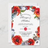 Moderne Red Poppy Boho Feathers Wedding Einladung (Vorderseite)