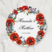 Moderne Red Poppy Boho Feathers Wedding Geschenkanhänger (Vorderseite)