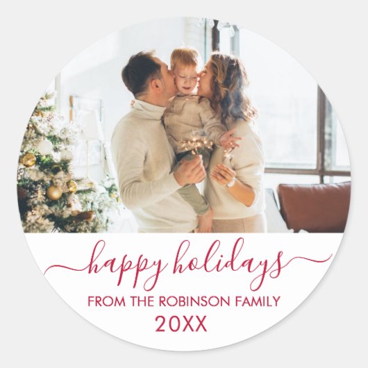 Moderne Red Script Familie Foto Happy Holidays Runder Aufkleber (Vorderseite)