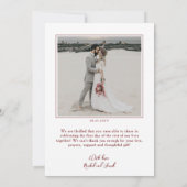 Moderne Red Script Overlay Foto Collage Wedding Dankeskarte (Rückseite)