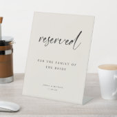 Moderne "Reserviert" Beige-Script-Hochzeit Sockelschild (In SItu)
